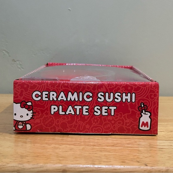 HELLO KITTY RED AND WHITE CERAMIC SUSHI PLATE SET MADE BY SANRIO. - Picture 3 of 5